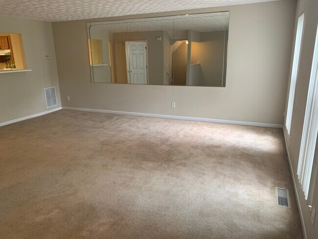 Building Photo - 5650 Strathmoor Manor Cir