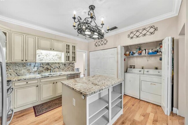 Building Photo - 7644 Elm Ridge Dr