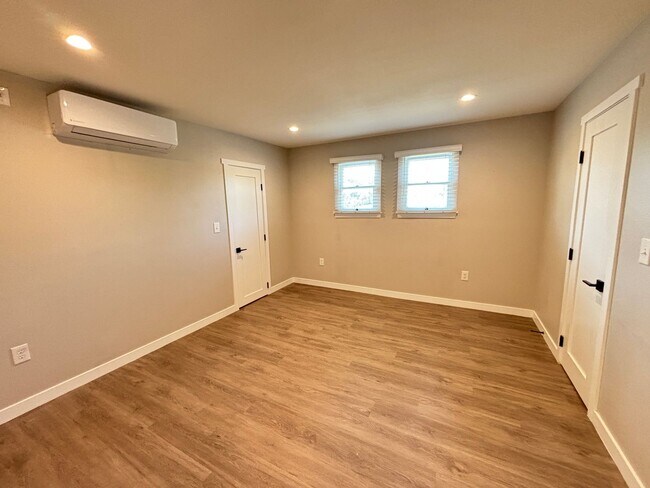 Building Photo - Historic renovated 3 bedroom Craftsman In ...