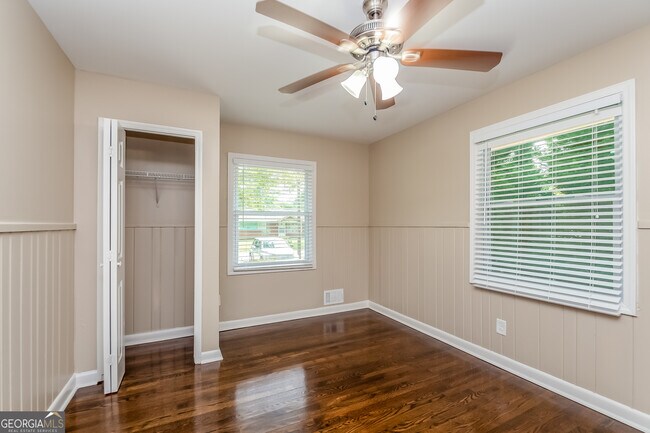 Building Photo - 742 King Rd