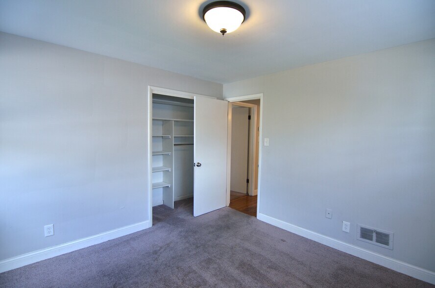 Building Photo - 4146 South Ave