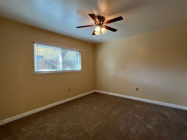 Building Photo - 3-bedroom 2-bathroom House for Rent in Riverside