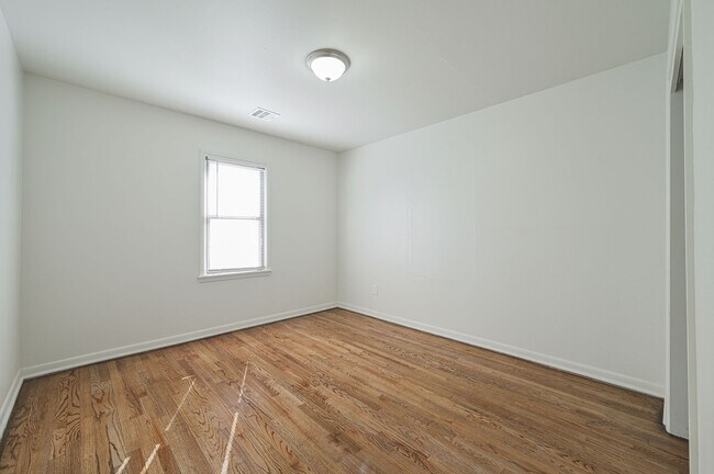 Building Photo - 5954 NW 35th St