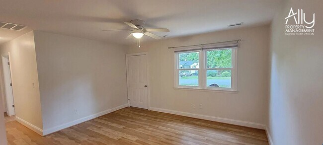 Building Photo - 290 Windfield Cir