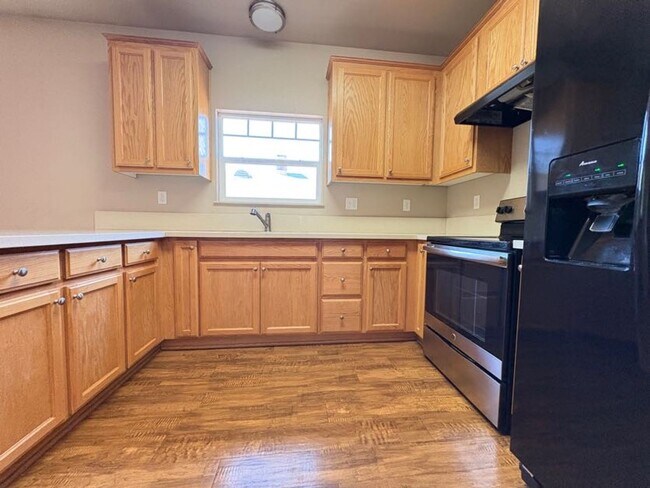 Building Photo - Remodeled Two Bedroom Quadplex Unit