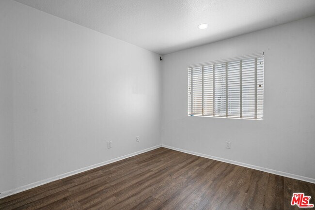 Building Photo - 7035 Woodley Ave