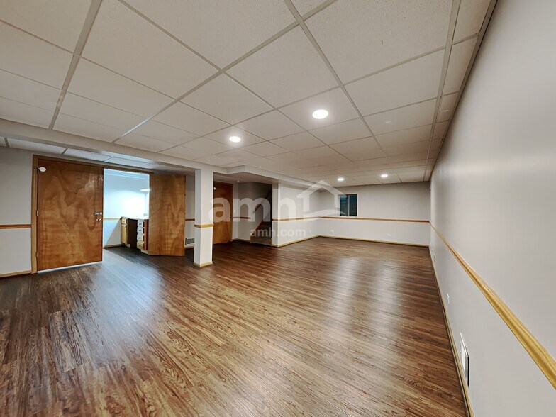 Building Photo - 2263 N Arapahoe Trail