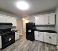 Building Photo - 402 Huntington St