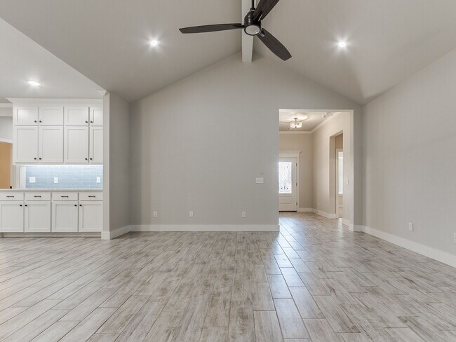 Building Photo - 3201 Hayven Cir