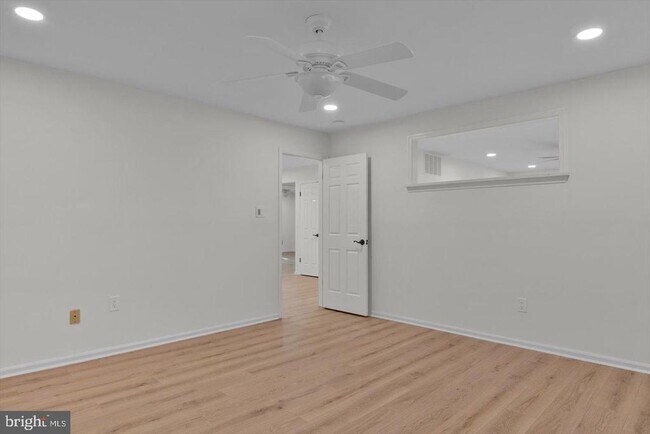 Building Photo - 915 Chanticleer