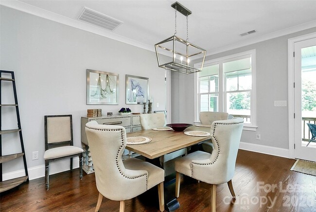 Building Photo - 136 Preston Rd