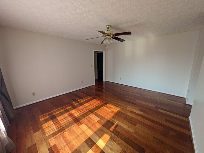 Building Photo - 6008 Yeaton Glen Dr