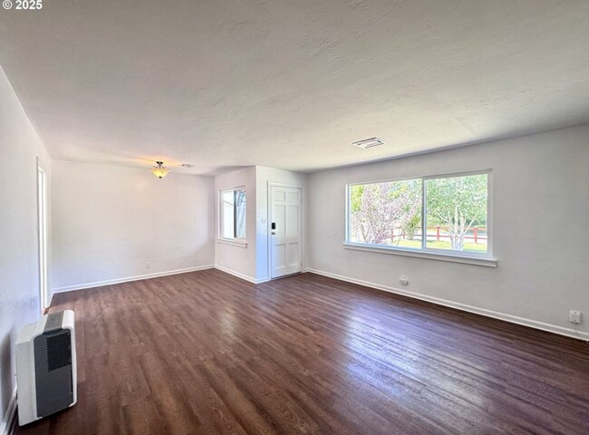 Building Photo - 337 Spruce Dr