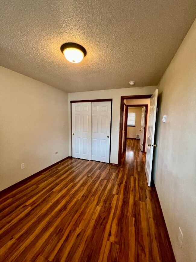 Building Photo - W/S/G Included! Pet Friendly 2 BD