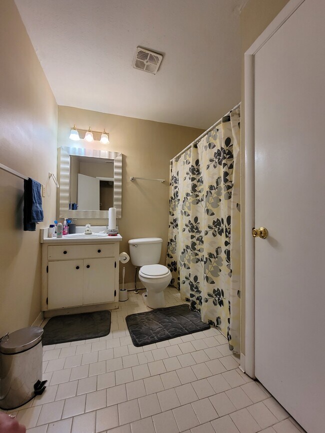 Building Photo - 2318 Vinkara Dr