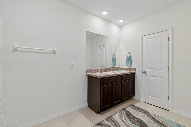 Building Photo - 17053 Oval Rum Dr