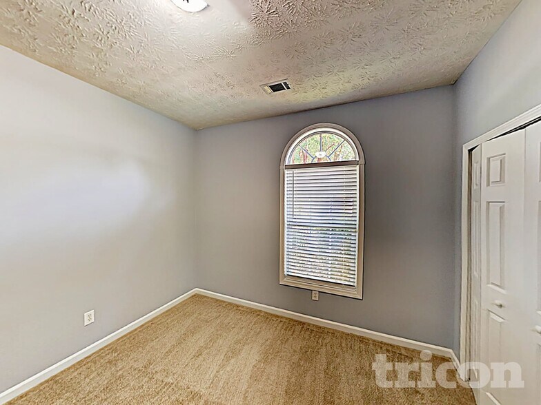 Building Photo - 420 Heathcliff Ct