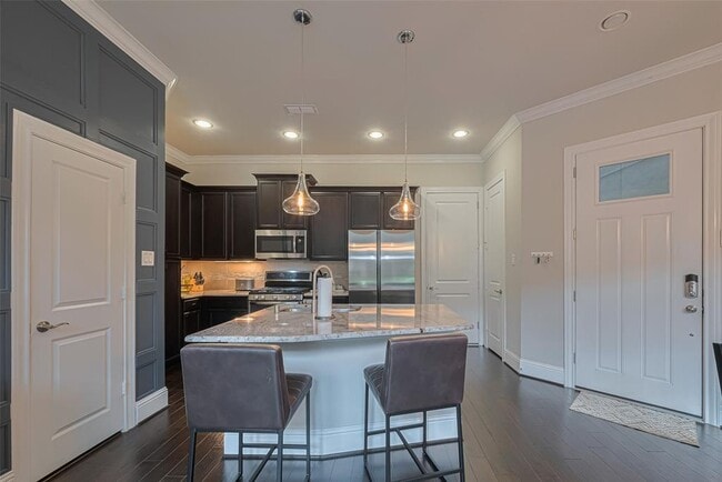 Building Photo - 8418 Oak Leaf Point Dr