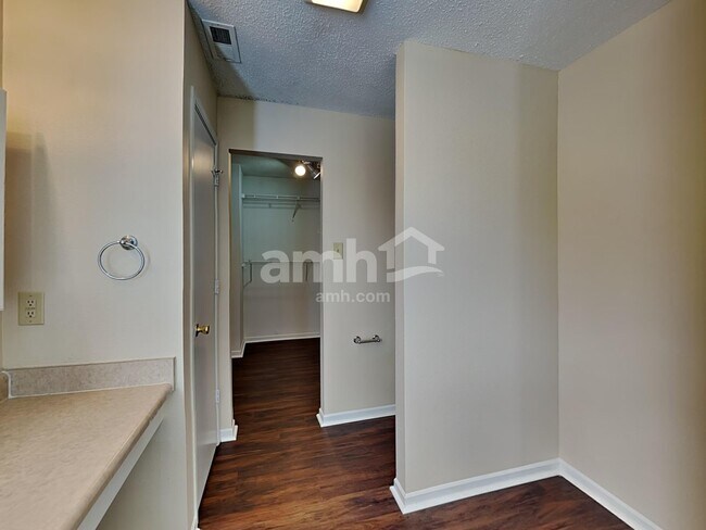 Building Photo - 10350 Lee Stewart Ln