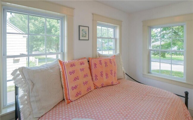 Building Photo - 122 Ruggles Ave