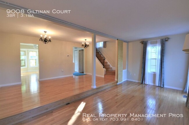 Building Photo - Charming End Unit by Huntsman Lake!