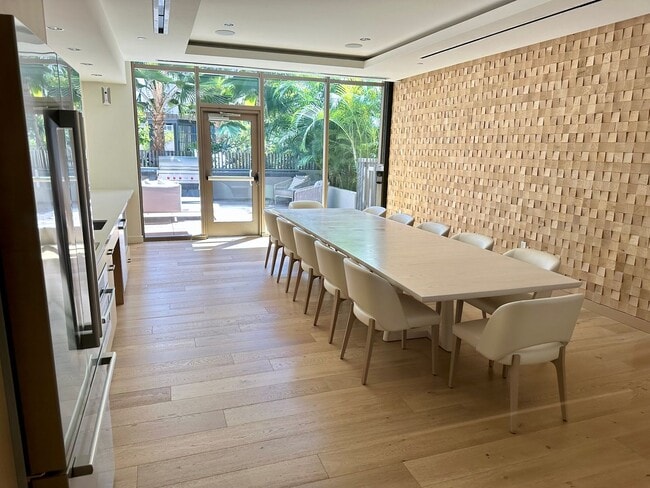 Building Photo - Resort style living at SKY 1/1/1