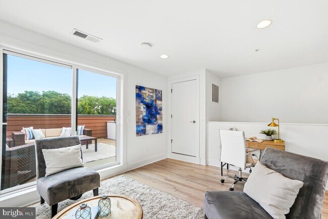 Building Photo - 3104 Royal Fern Pl