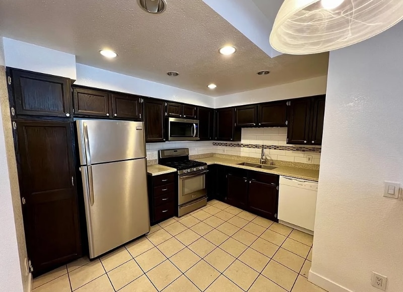 Building Photo - 5420 Sylmar Ave