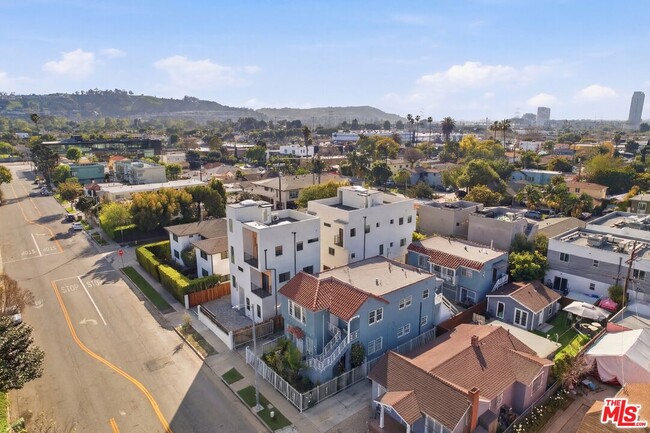 Building Photo - 2837 Redondo Blvd