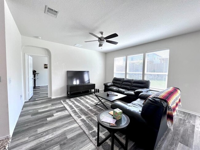 Building Photo - 7900 Crystalbrook W