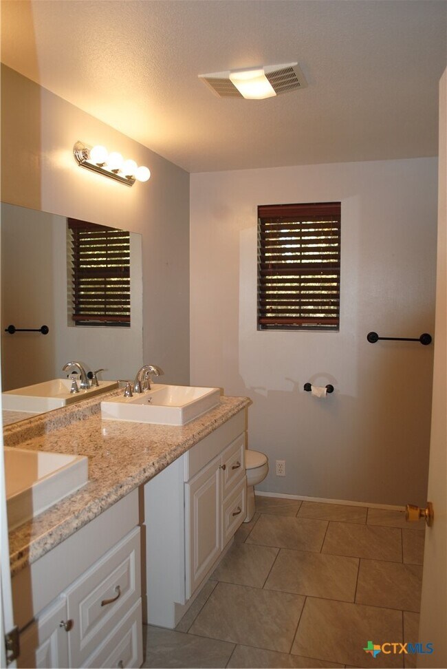 Building Photo - 13019 W Adams Ave