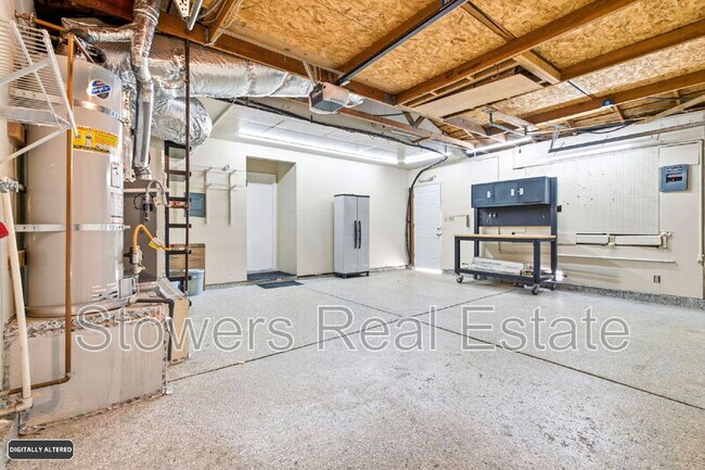Building Photo - 318 Joyce St