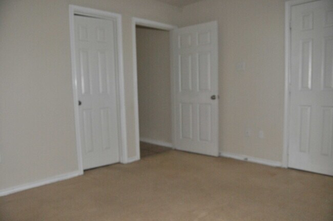 Building Photo - 2300 Cornell Dr