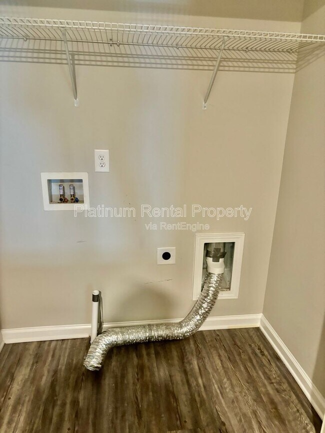 Building Photo - 4456 Pinscher St