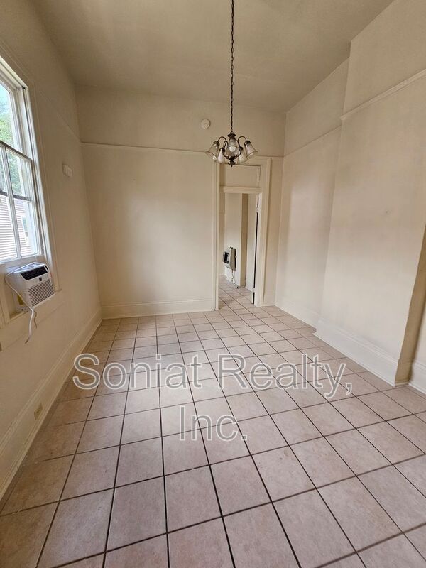 Building Photo - 422 S Salcedo St