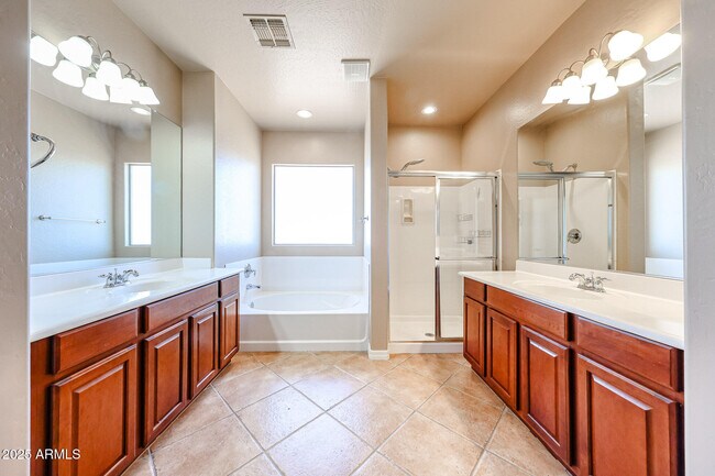 Building Photo - 9121 W Plum Rd