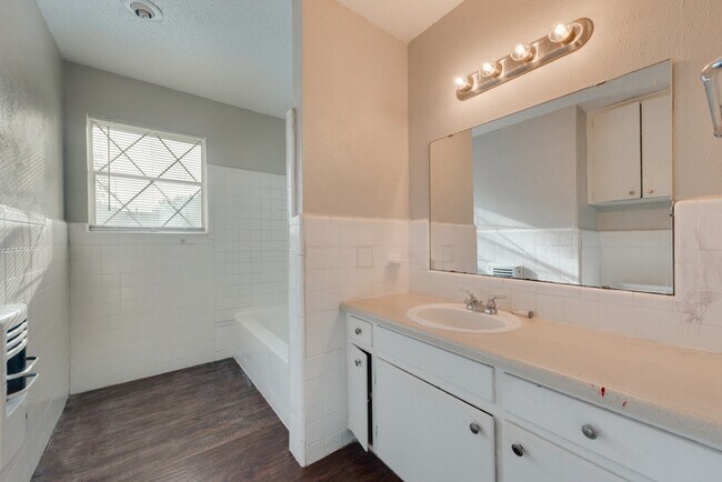 Building Photo - Neighborly Estate in North Richland Hills