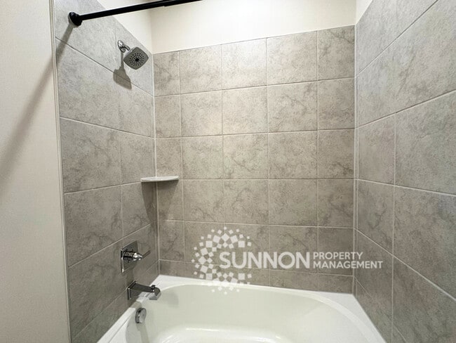 Building Photo - Spacious 3-Bedroom Townhome in a Prime Location