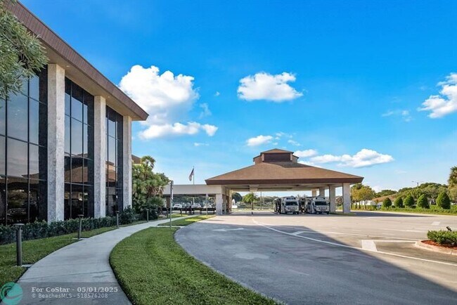 Building Photo - 12600 SW 5th Ct