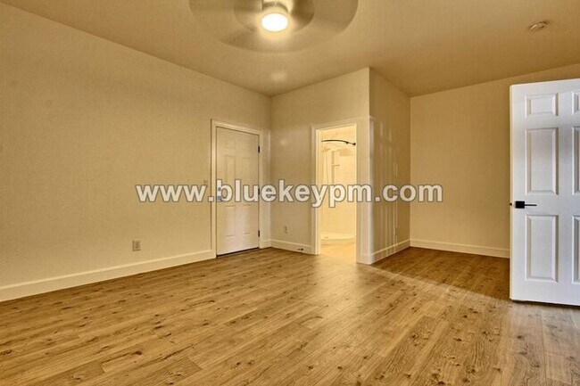 Building Photo - 3 Bed, 3.5 Baths Townhome With Garage Level Suite and Office Space
