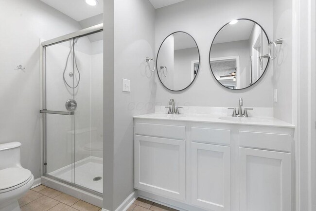 Building Photo - 554 Pointview Dr