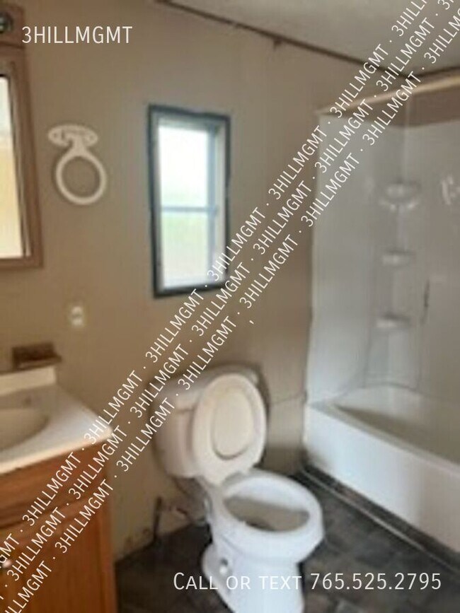 Building Photo - 12 Willis Ln