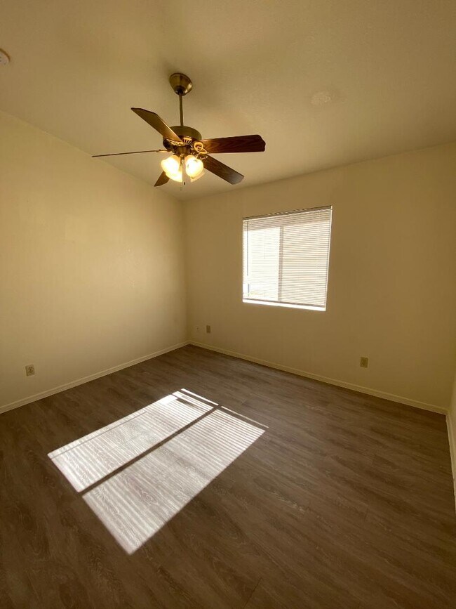 Building Photo - 10237 E Desert Crossings Way