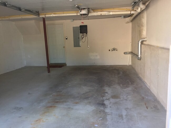 Building Photo - 37 Glen Ave