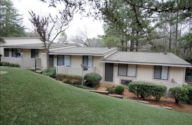 Building Photo - Parkwood Village