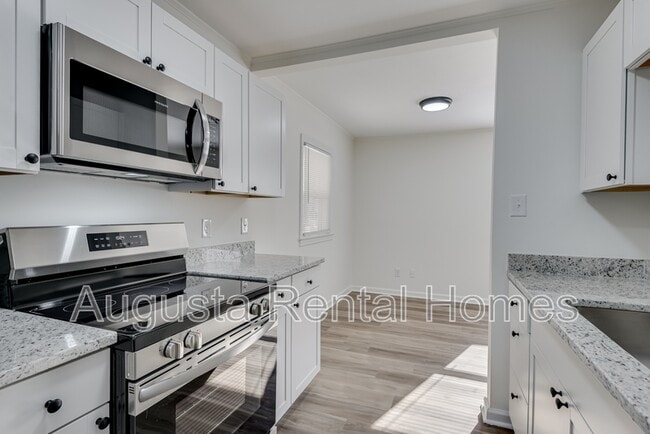 Building Photo - 3110 Arcadia Dr