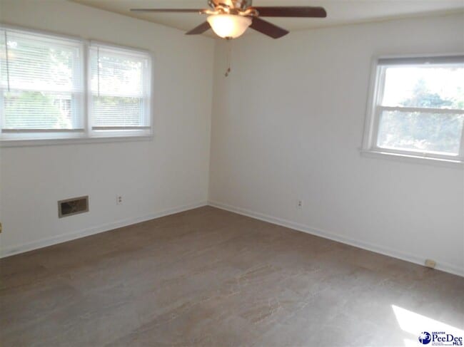 Building Photo - 1225 Hobart Dr