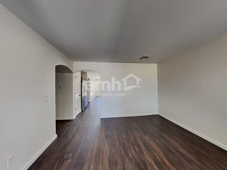 Building Photo - 729 W Firehawk Dr