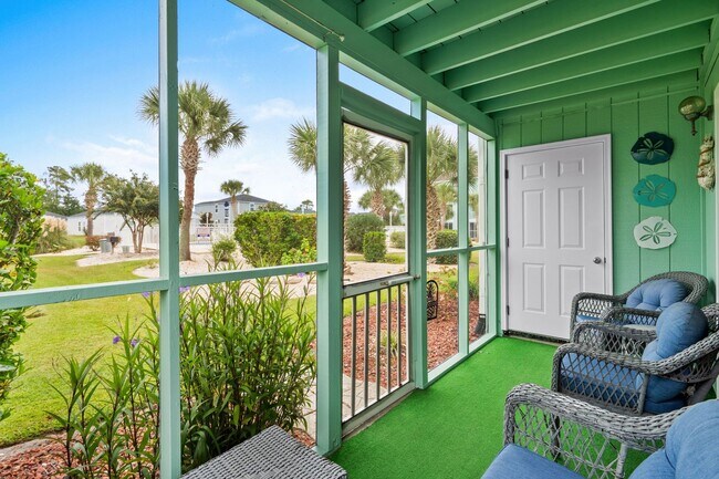 Building Photo - First Floor Seasonal Rental Available December 1, 2025-June 30, 2026-Golf Colony 40S