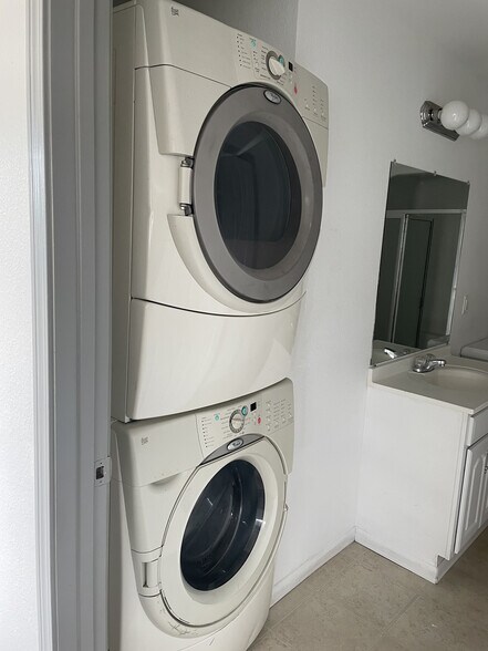 Laundry - 16627 113th Ave SE